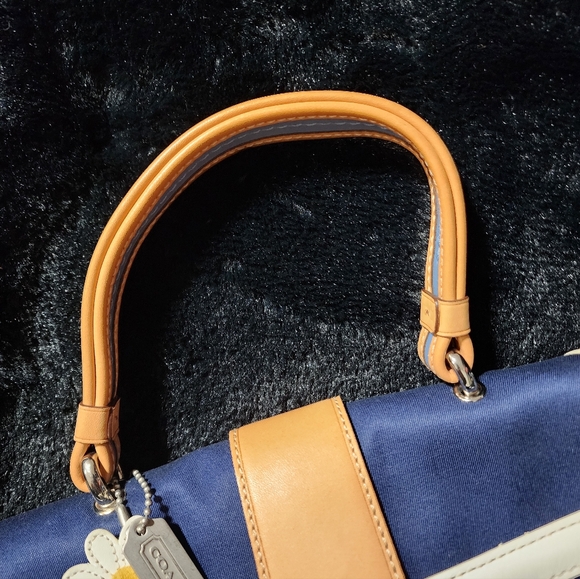 Rare Vintage Coach Daisy Soho in Navy Blue In Excellent Used Vintage Condition - Picture 8 of 9